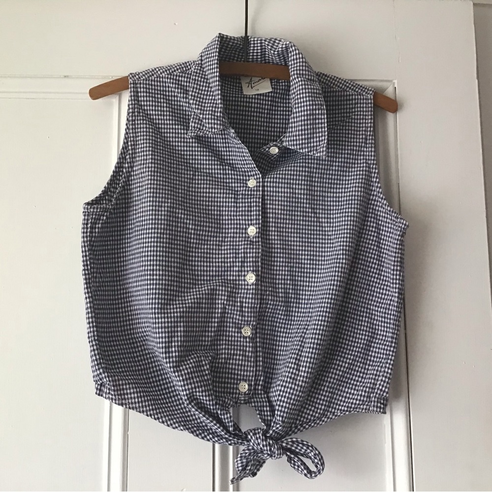 Cute Amari sleeveless checkered top